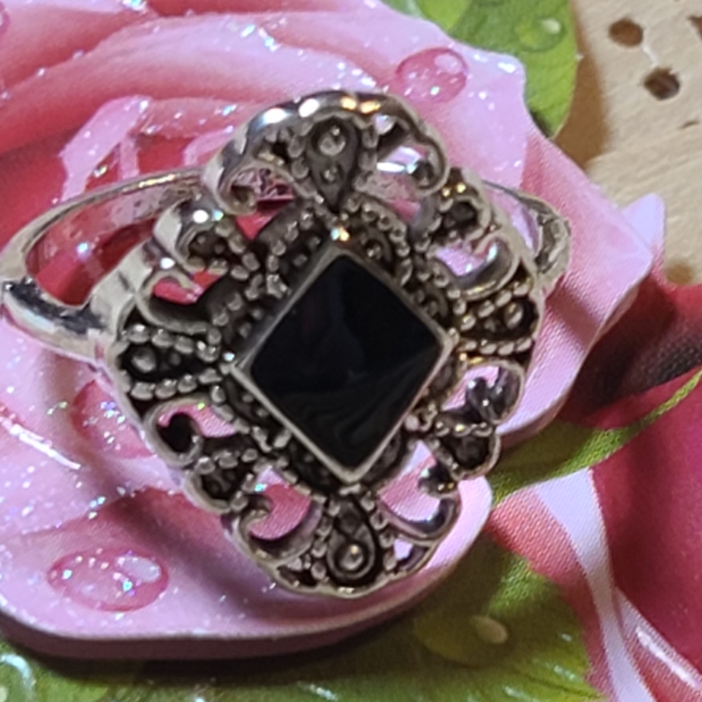 Elegant Black Silver Ring Size 7.5 USA